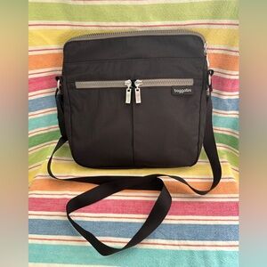 Baggallini Black Crossbody Comrade Bag